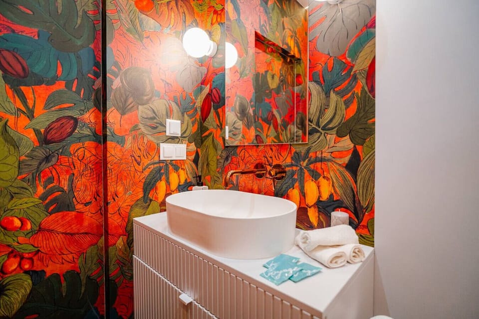 Bathroom with Shower | Book Now with RENTUJEMY.COM