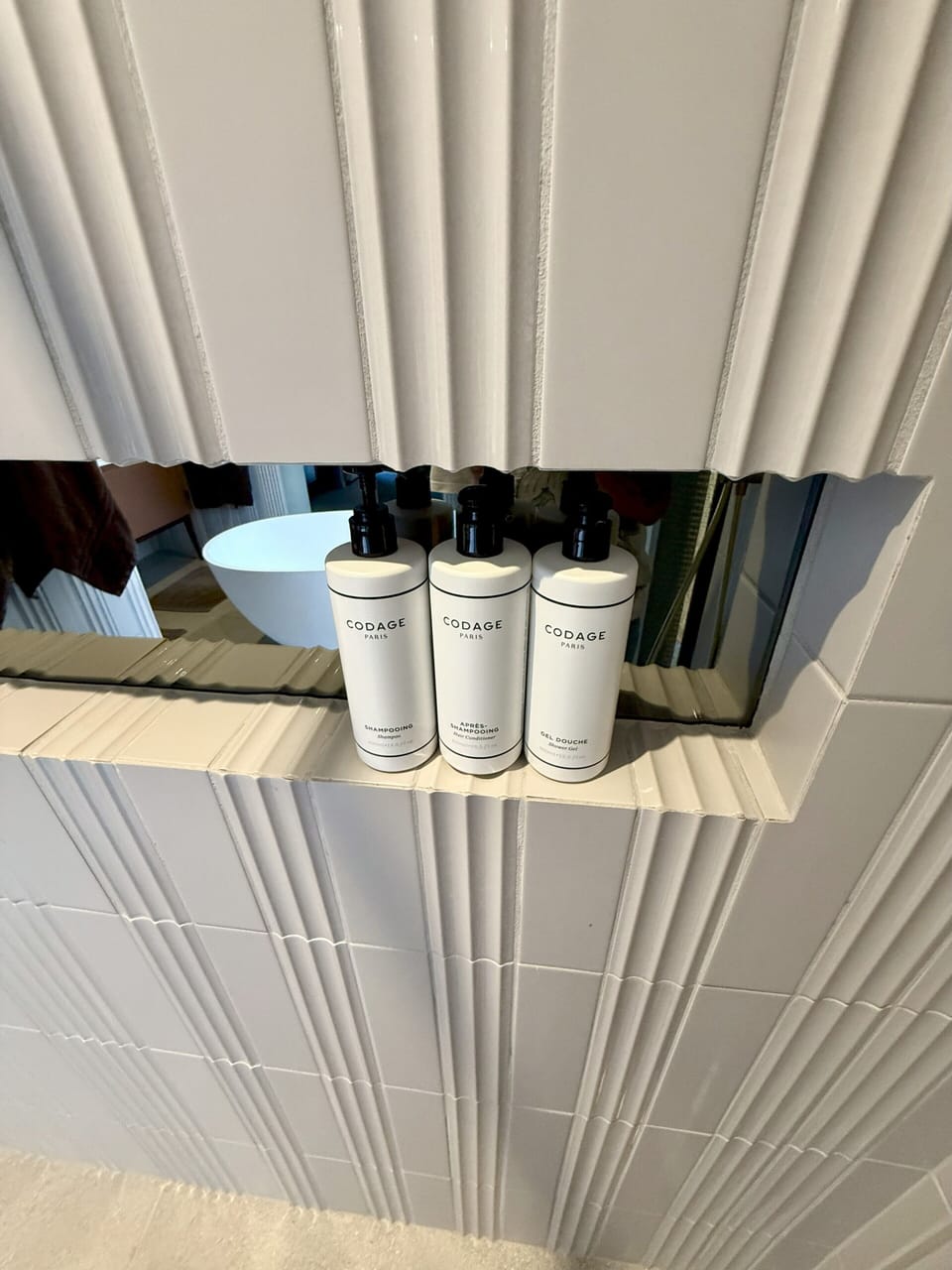 Deluxe Double Room, Non Smoking | Bathroom | Hair dryer, towels, soap, shampoo
