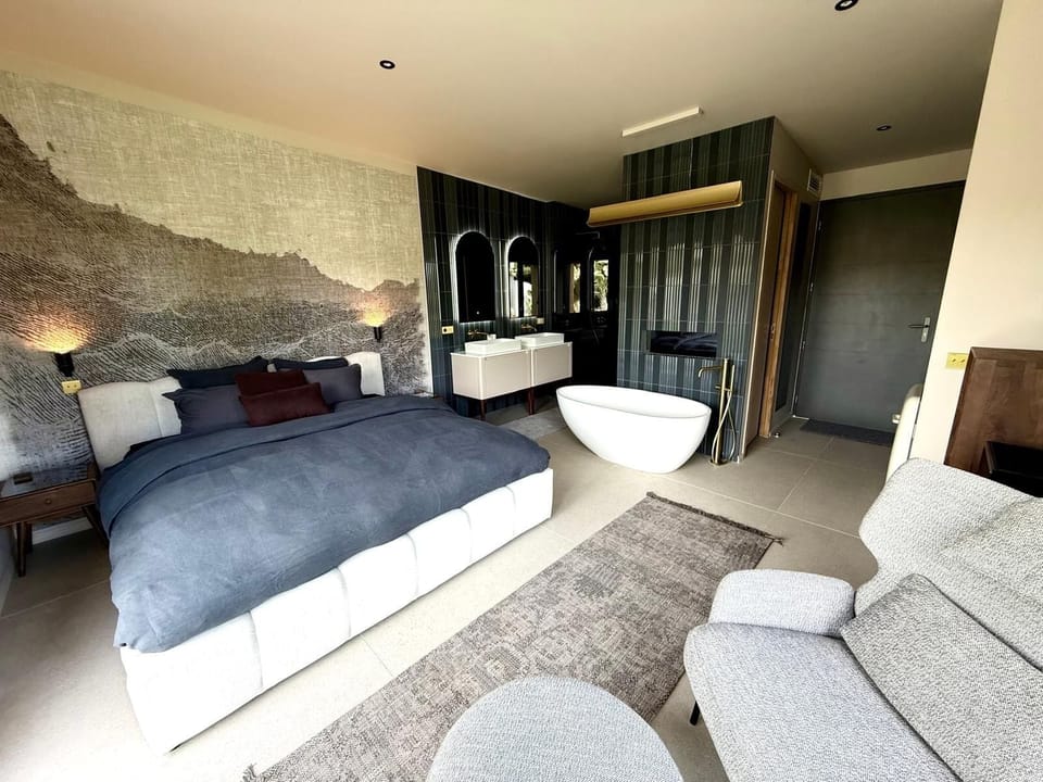Deluxe Double Room | Free WiFi