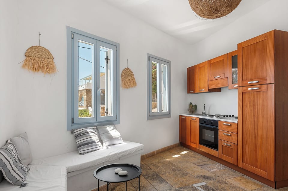 Deluxe Double or Twin Room, Bay View | Private kitchen | Fridge, oven, stovetop, cookware/dishes/utensils