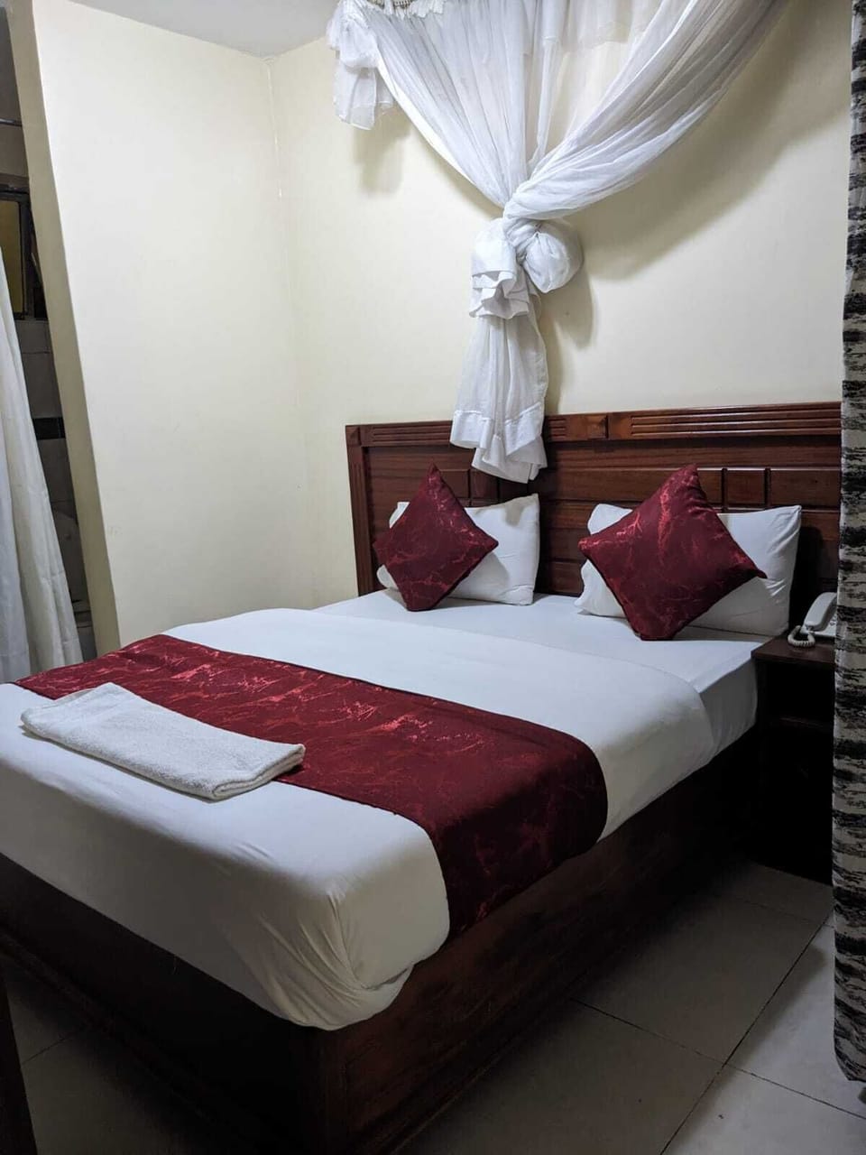 Standard Double Room | Desk, laptop workspace, iron/ironing board, free WiFi