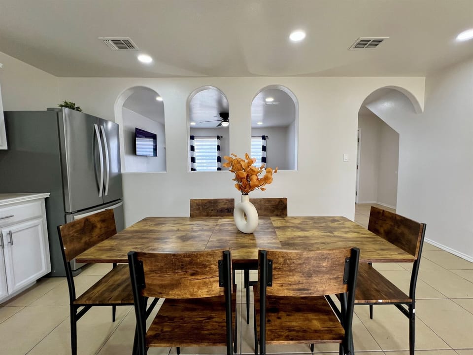 Kitchen and dining table for 6