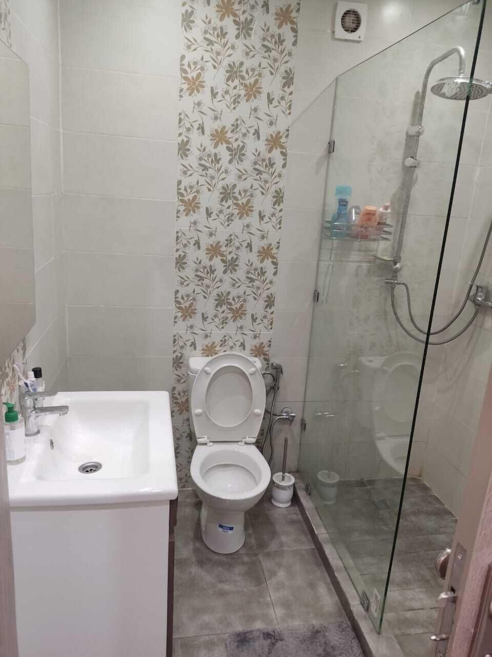 Comfort Double Room, Courtyard View | Bathroom | Shower, free toiletries, bidet, towels