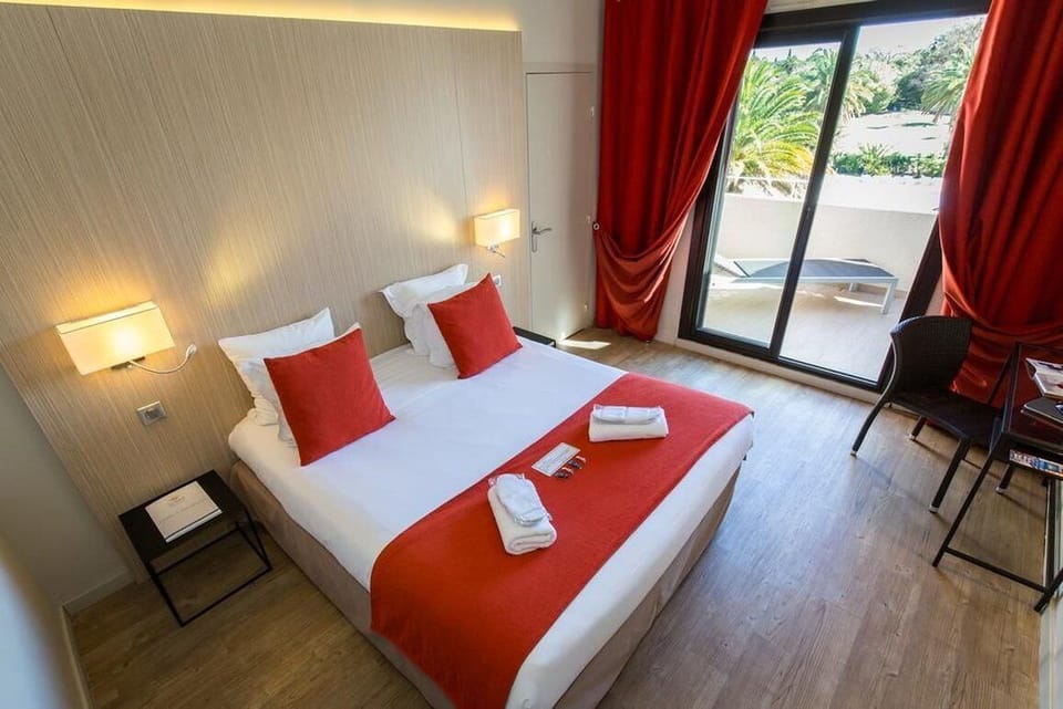 In-room safe, desk, iron/ironing board, free WiFi