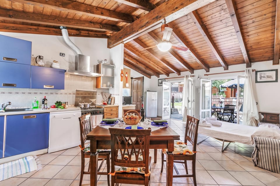 Family Apartment, 1 Bedroom, Microwave (Casa Rolè, Lake Maggiore Patio House) | Dining