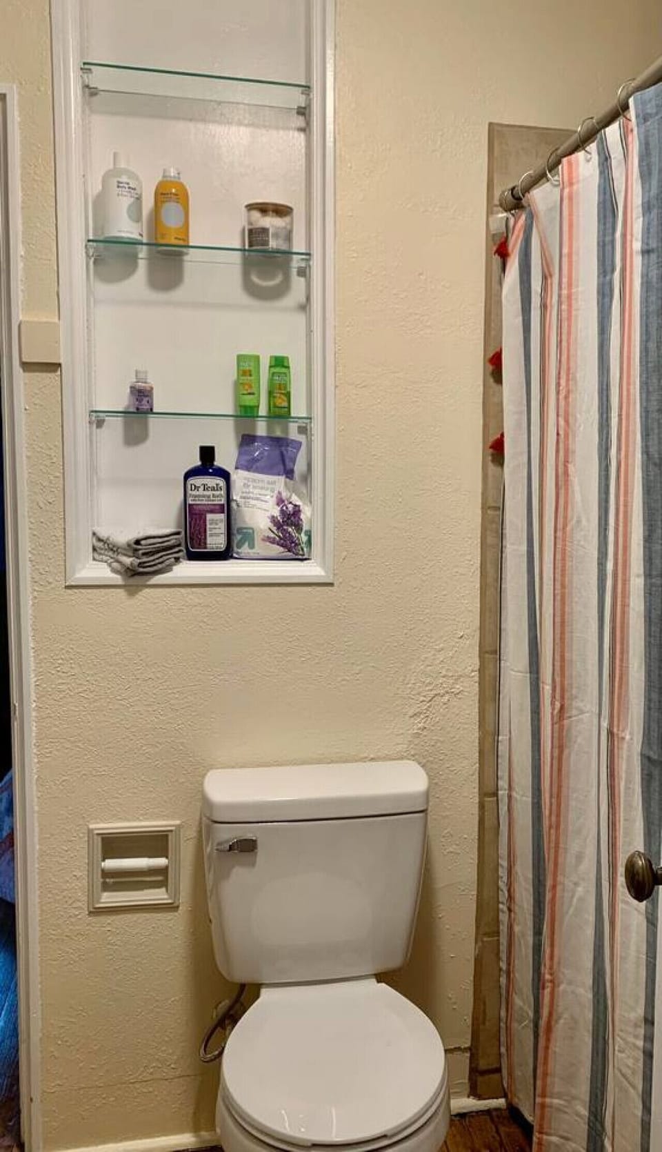 Jack and Jill Bathroom with Bathroom Amenities