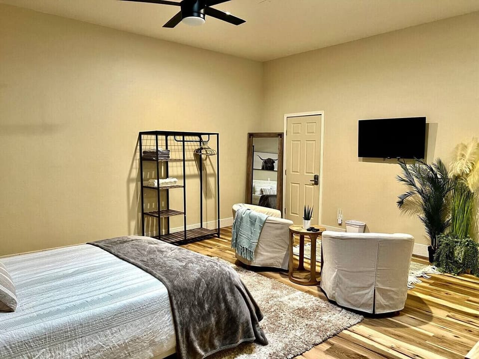 Studio Style - Bed, Seating, TV, Tall Mirror, Standing Closet, Door to Garage (Locked, DO NOT OPEN)
