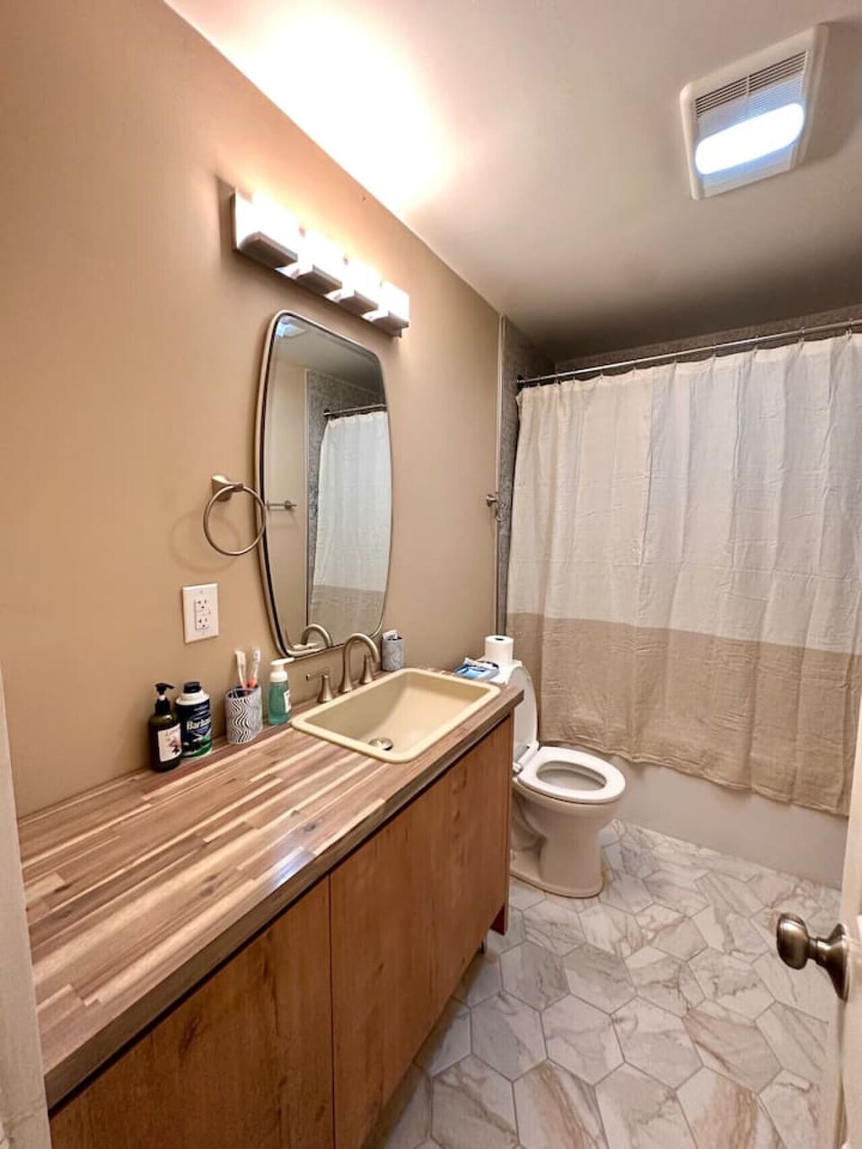 Bathroom - Soaker tub, Toilet, Custom Vanity, Complimentary Amenities: Razors, Shaving Cream, Toothbrushes, Toothpaste, Tampons, Pads, and MORE!