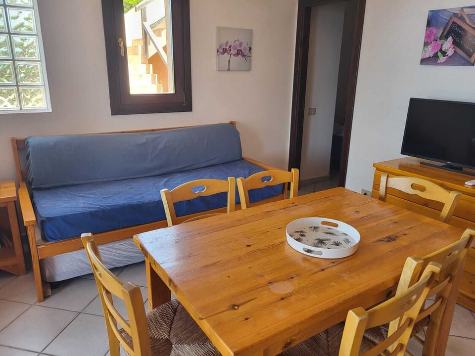 House, 2 Bedrooms, Smoking, Private Pool | Dining
