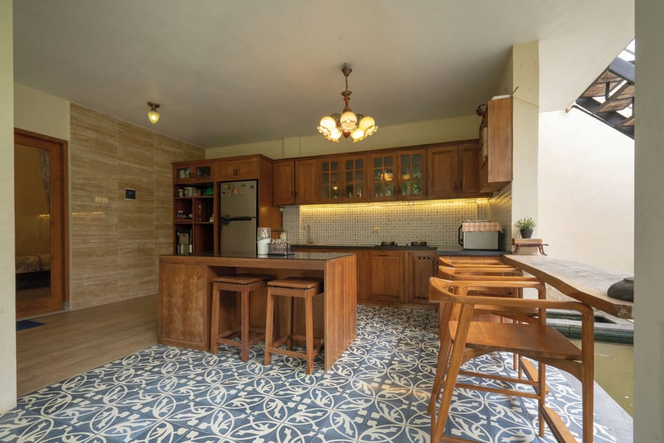 Classic Villa, 3 Bedrooms, Kitchen, Courtyard Area | Private kitchen | Fridge, microwave, stovetop, electric kettle