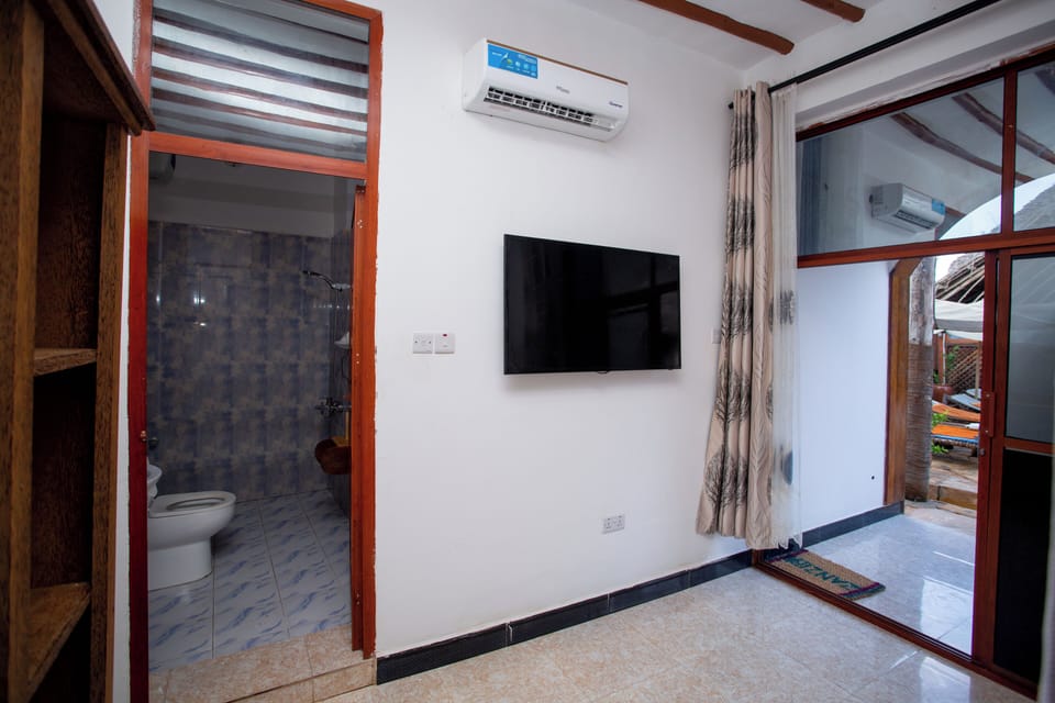 In-room safe, desk, laptop workspace, blackout drapes