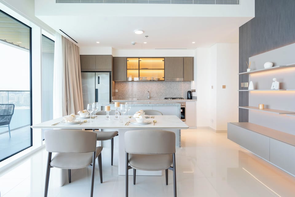 Deluxe Apartment, Balcony, Sea View | Private kitchen | Fridge, microwave, oven, stovetop