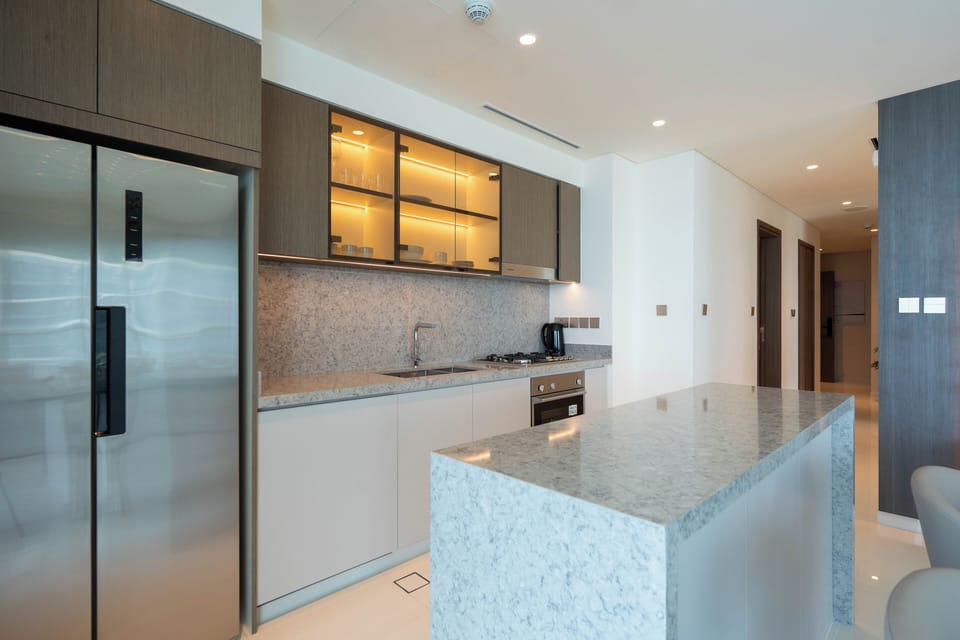 Deluxe Apartment, Balcony, Sea View | Private kitchen | Fridge, microwave, oven, stovetop