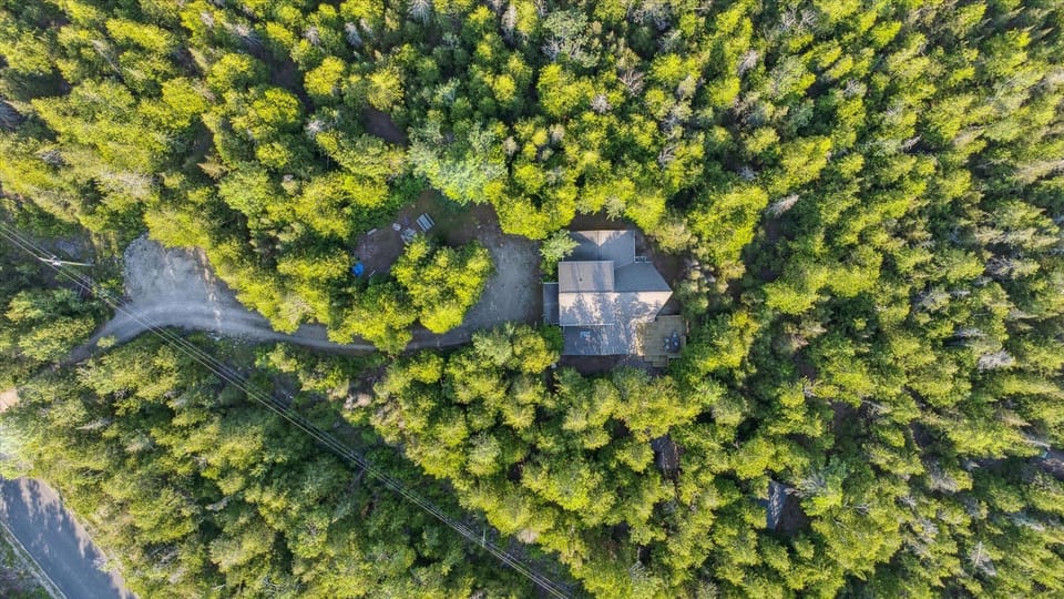 Total seclusion on over 35 acres of woodland, just minutes from Tobermory’s harbour, national parks, and attractions.