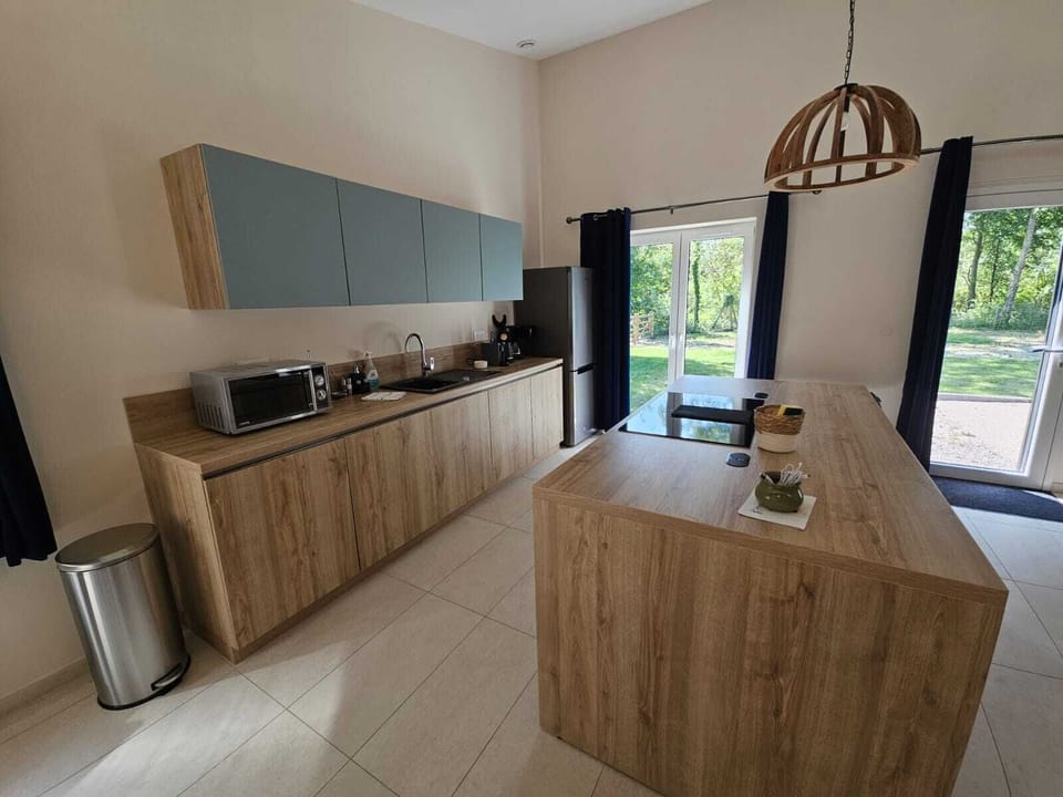 Deluxe House, 2 Bedrooms, Garden View | Private kitchen | Full-size fridge, oven, stovetop, cookware/dishes/utensils