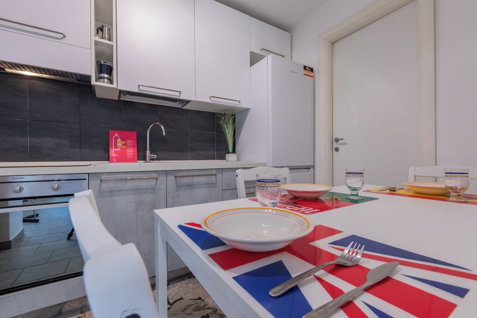 Apartment, 1 Bedroom | Private kitchen | Fridge, oven, stovetop, electric kettle
