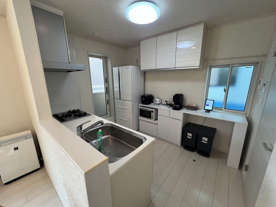 Luxury Villa, Balcony, City View | Private kitchen