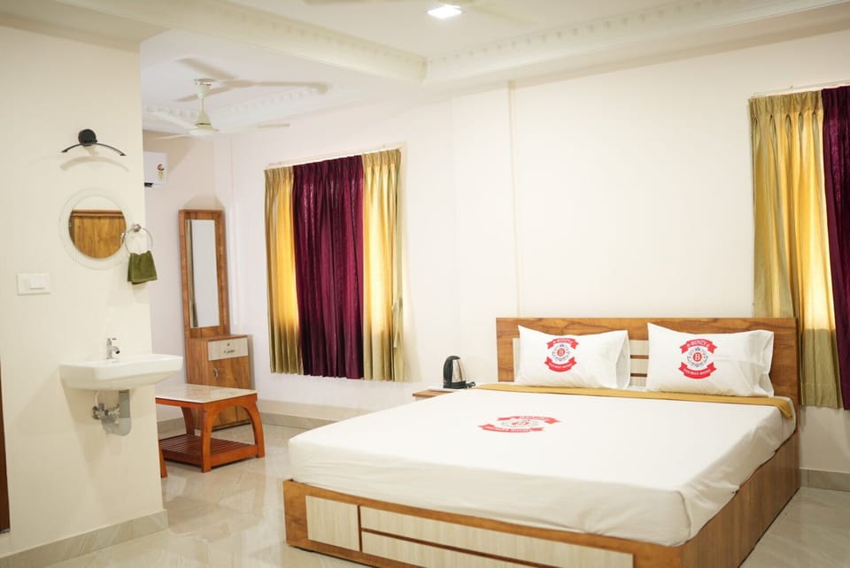 Deluxe Double Room, City View | Soundproofing, free WiFi