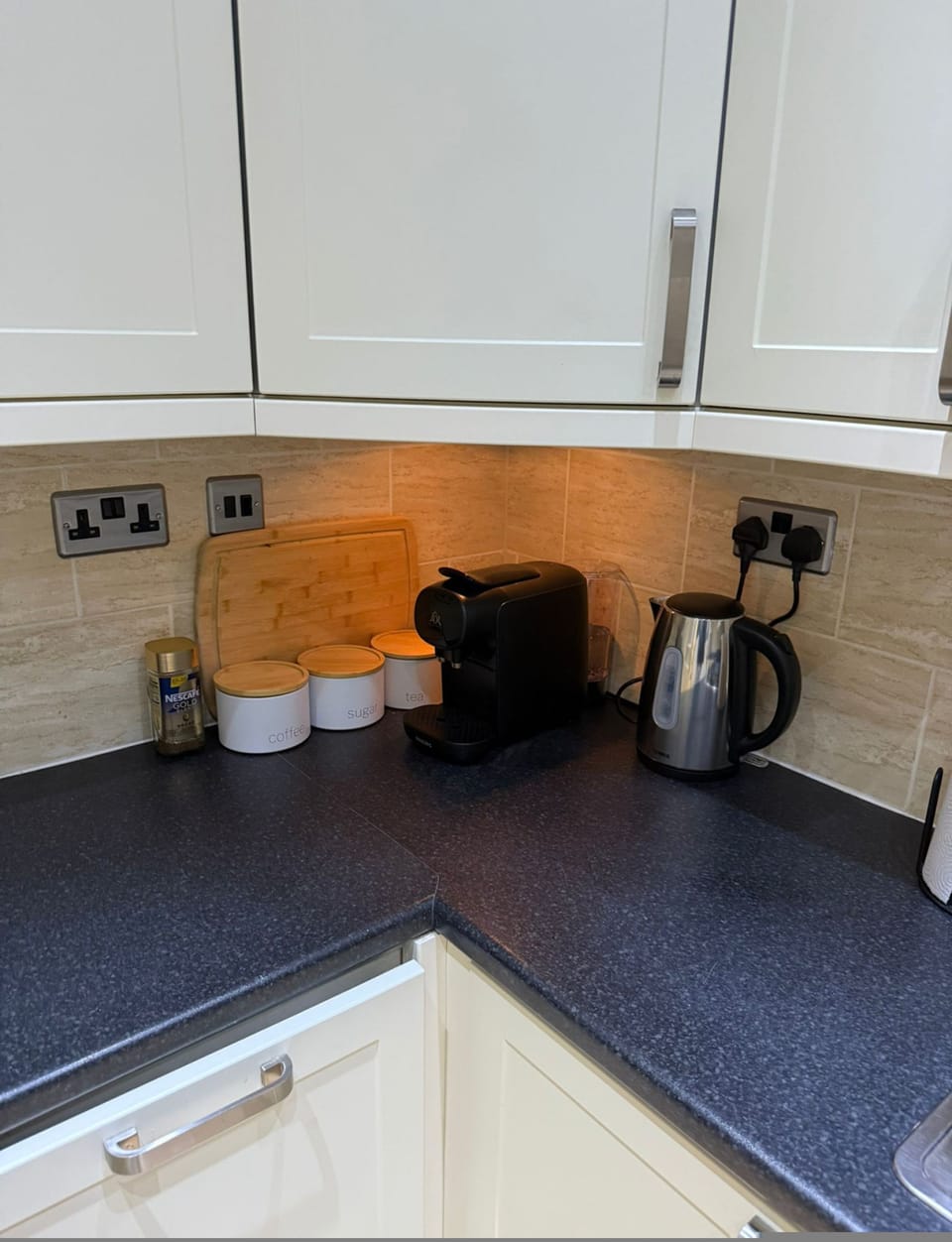 House | 3 bedrooms, desk