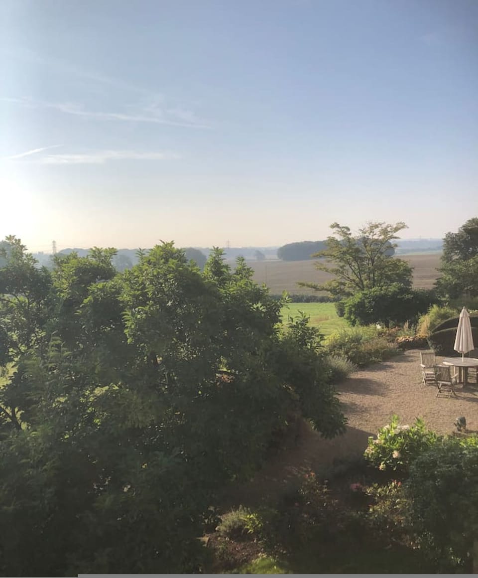 House | 8 bedrooms, desk