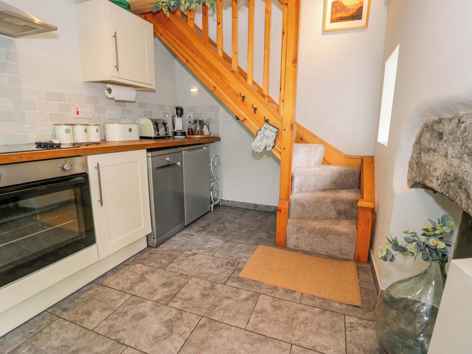 Fridge, microwave, dishwasher, cookware/dishes/utensils