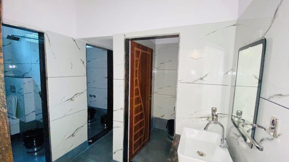 Family Room | Bathroom