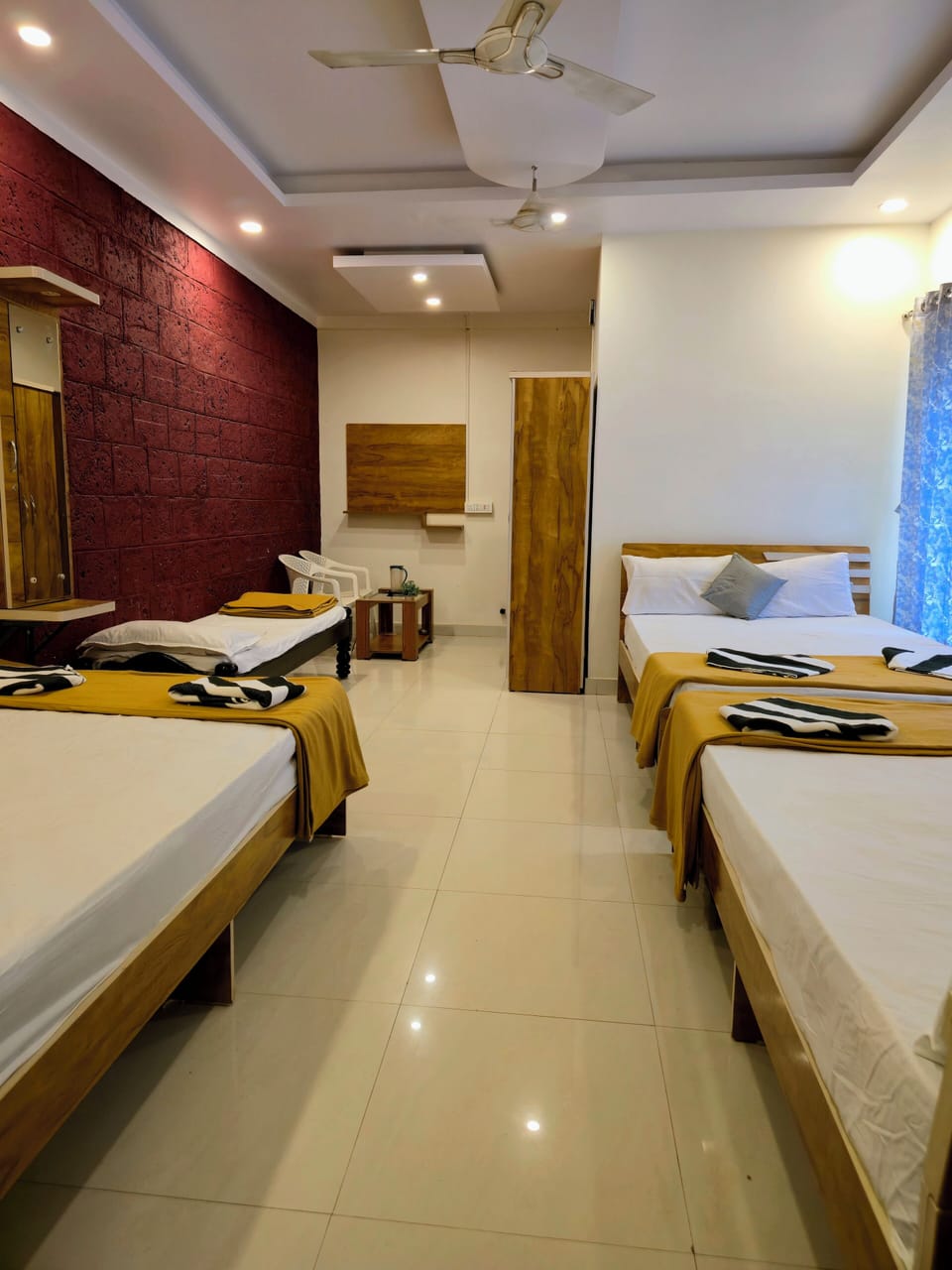 Rollaway beds, free WiFi, bed sheets