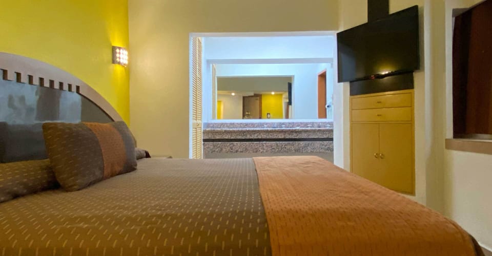 Standard Room, 1 King Bed | Desk, blackout drapes, iron/ironing board (on request), WiFi (free)