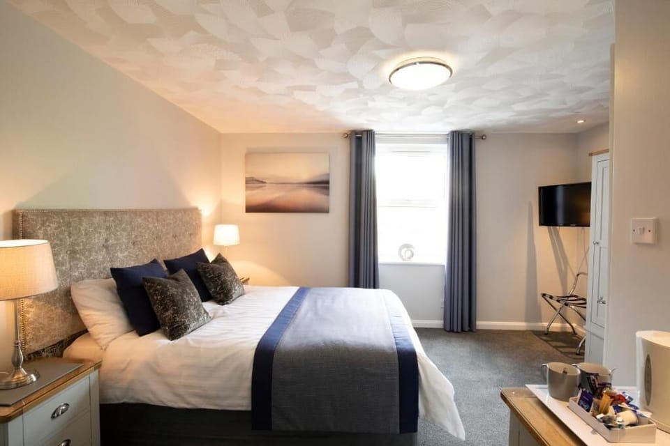 Desk, WiFi (free), bed sheets