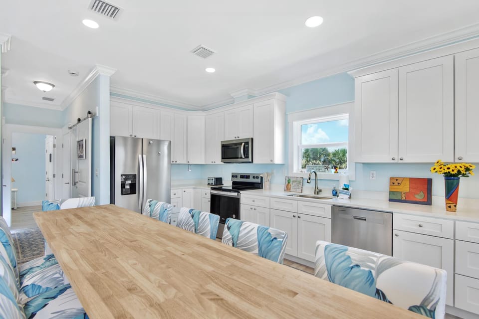 House, Multiple Beds (Dink or Swim) | Private kitchen | Oven, toaster