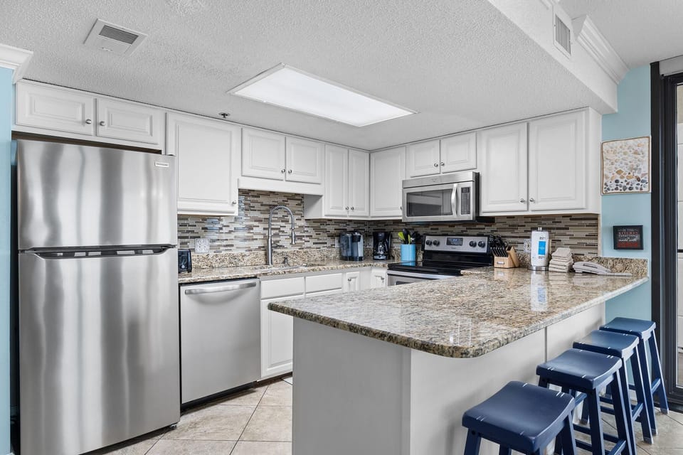 Condo, Multiple Beds (Phoenix East 511) | Private kitchen | Oven, toaster
