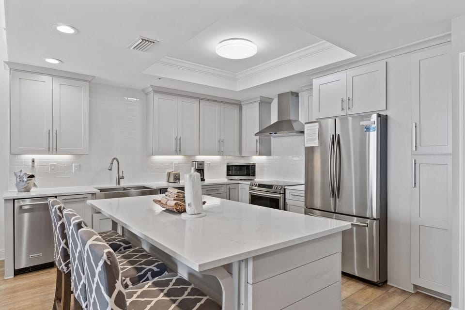 Condo, Multiple Beds (Indigo East 602) | Private kitchen | Oven, toaster, paper towels