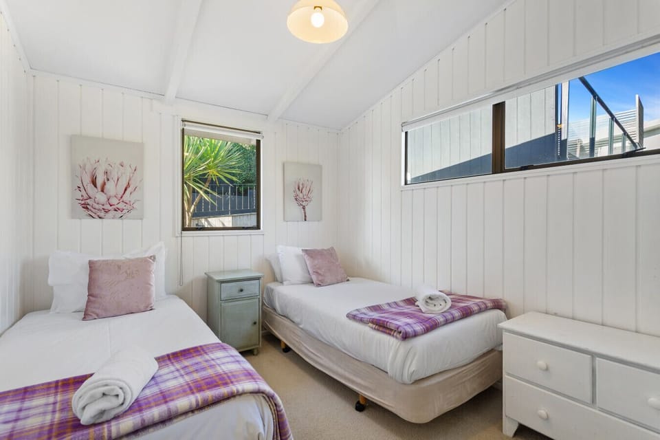 Twin single bedroom