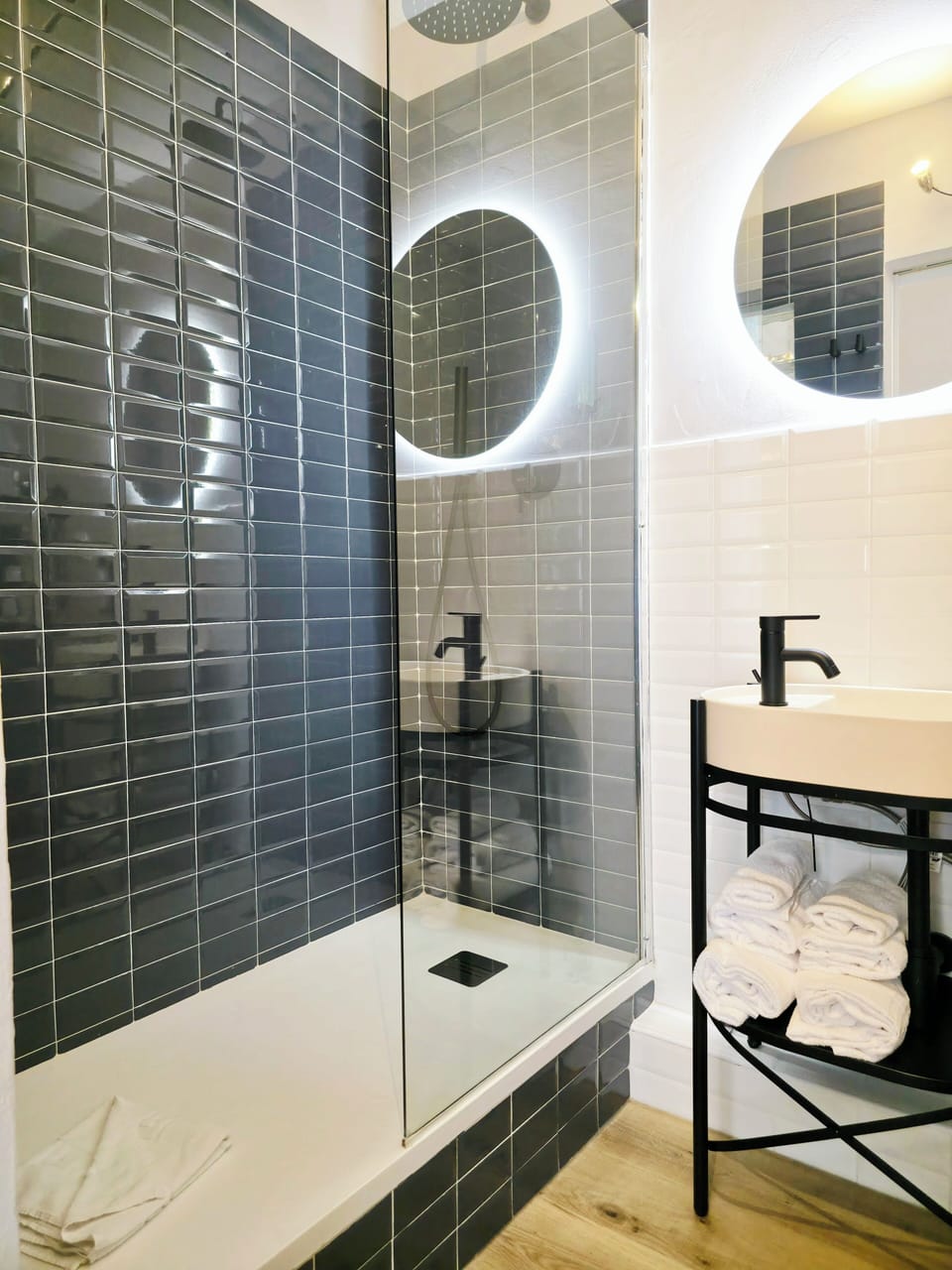 Comfort Double or Twin Room, City View | Bathroom | Shower, rainfall showerhead, hair dryer, bidet