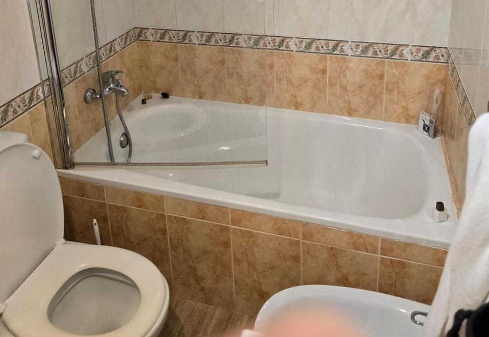 Shower, towels