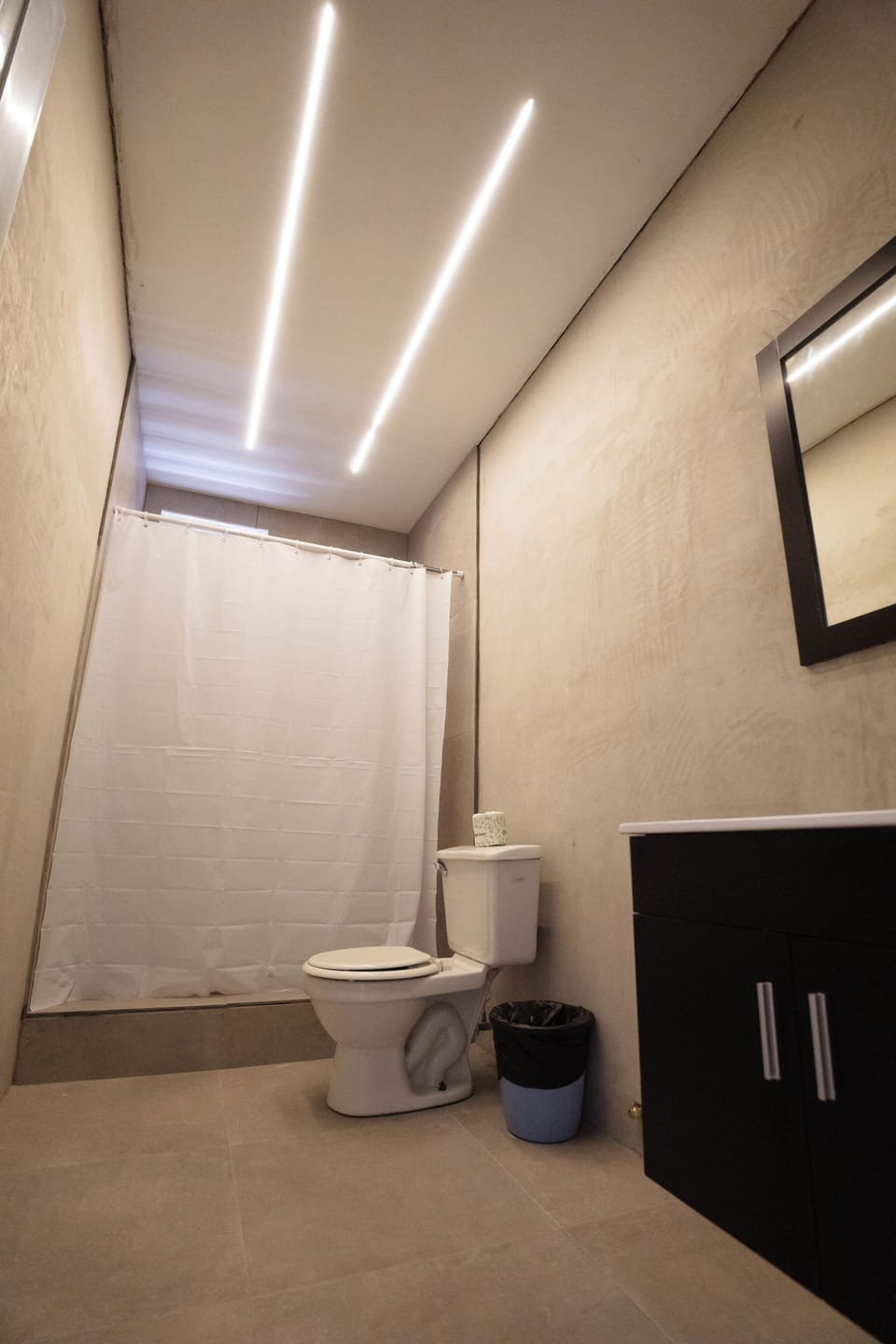 Superior Room | Bathroom | Combined shower/tub, free toiletries, towels, soap