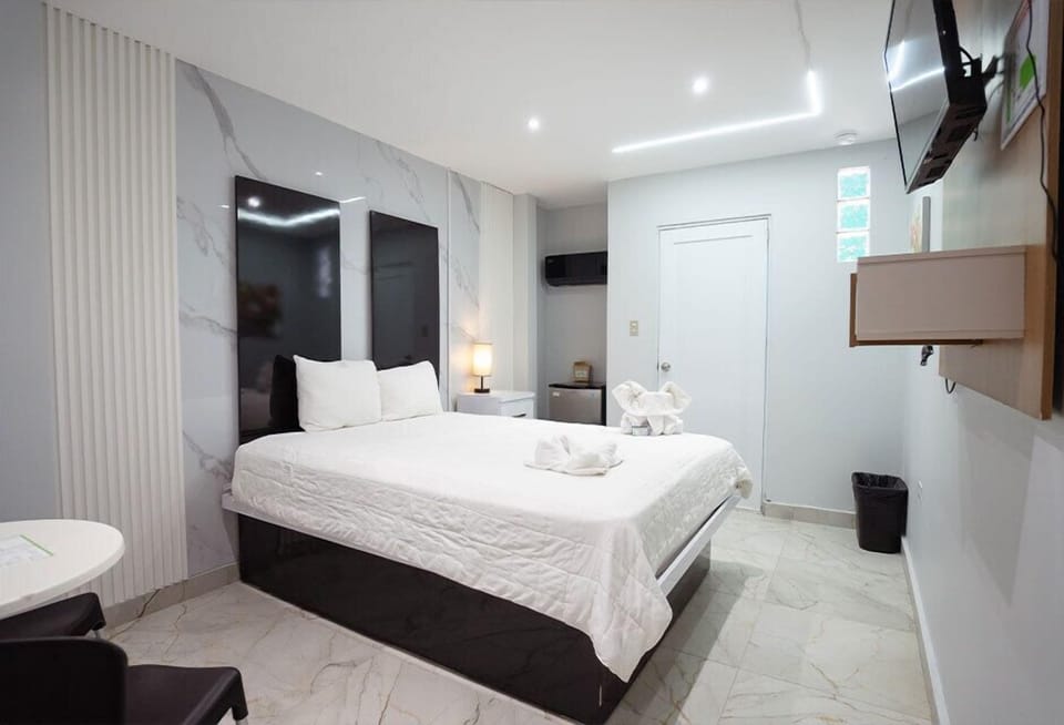 Superior Single Room | Desk, laptop workspace, free WiFi, bed sheets