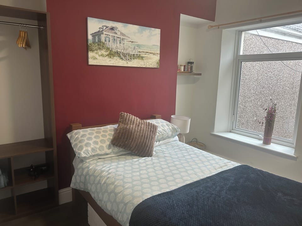 Classic Double Room | Desk, laptop workspace, free WiFi, bed sheets
