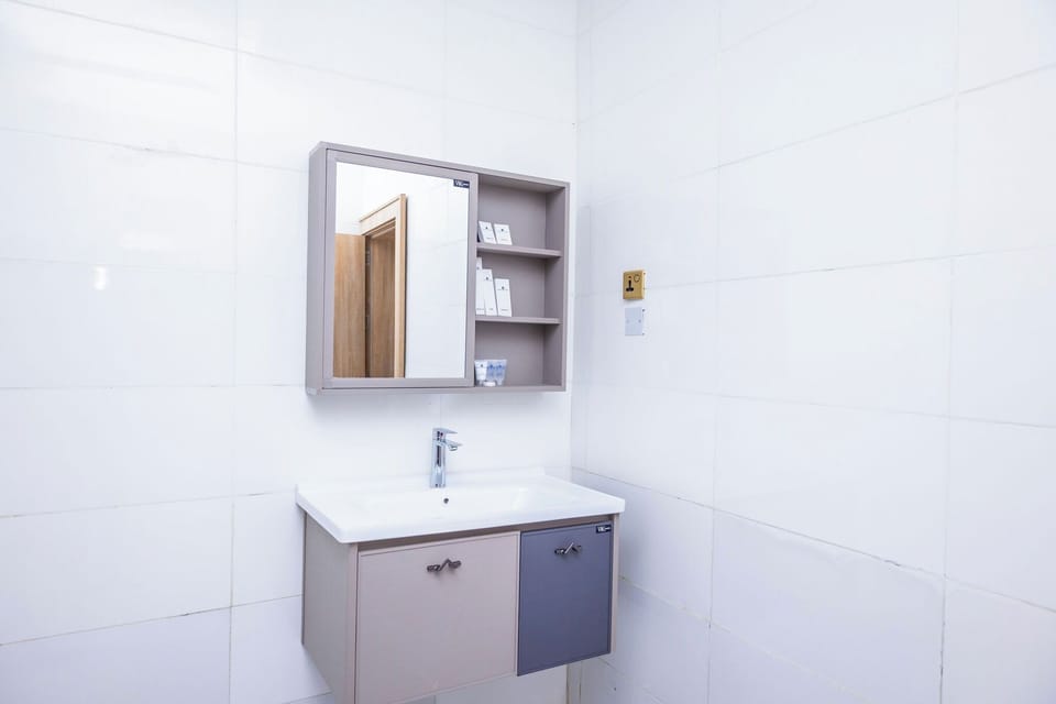 Deluxe Room, Balcony, City View | Bathroom | Free toiletries, hair dryer, bathrobes, slippers