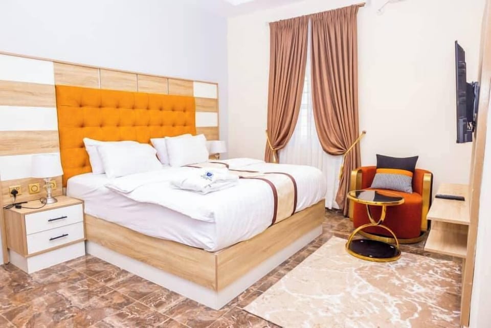 Deluxe Room, Balcony, City View | Desk, laptop workspace, soundproofing, free WiFi
