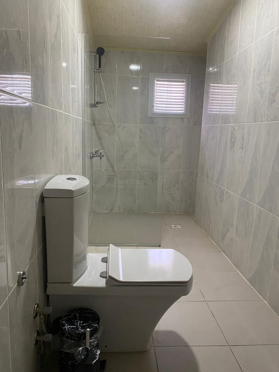 Twin Room | Bathroom | Shower, hair dryer, slippers, towels