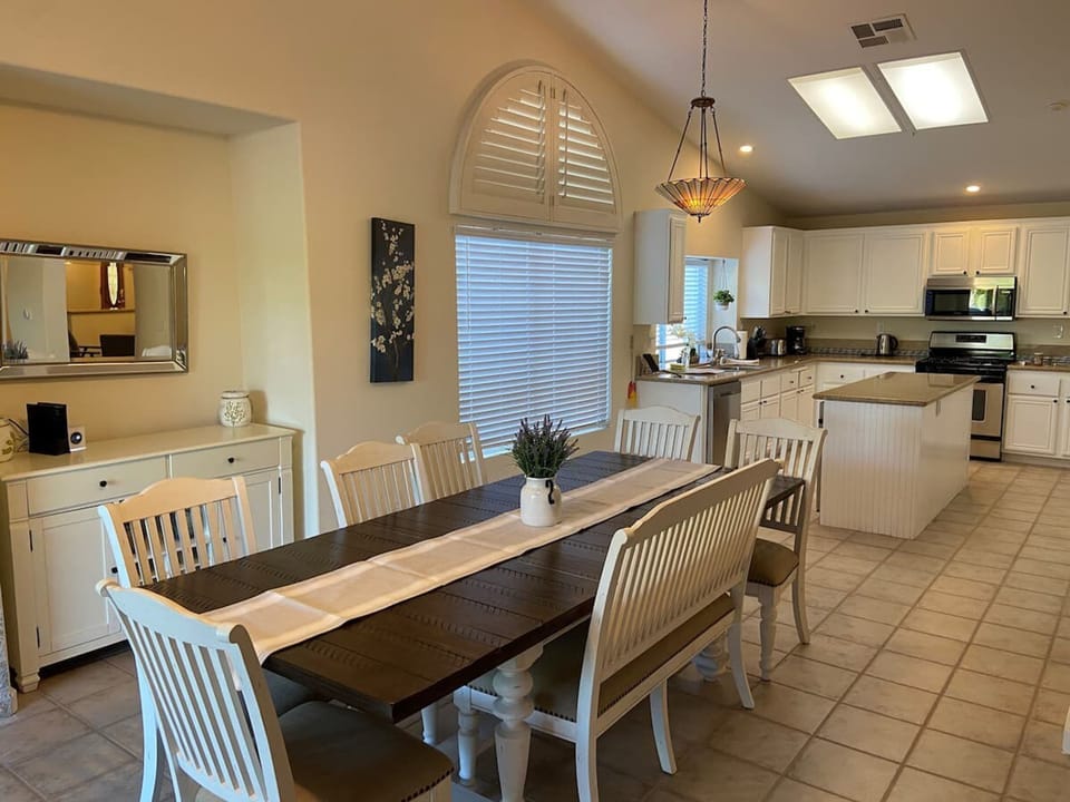 House | 4 bedrooms, high-speed internet
