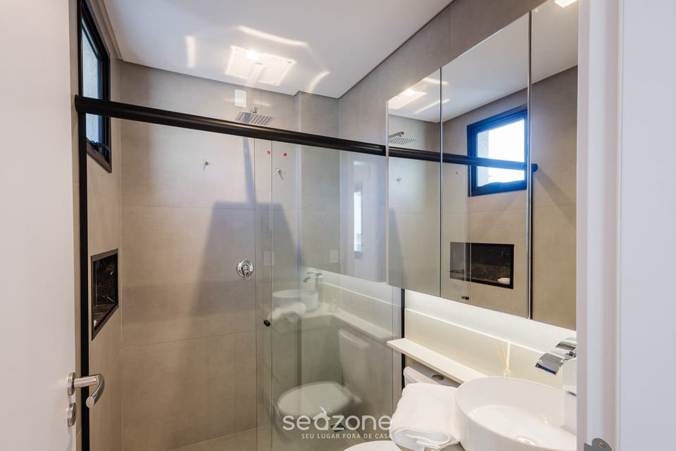 Basic Apartment | Bathroom | Free toiletries