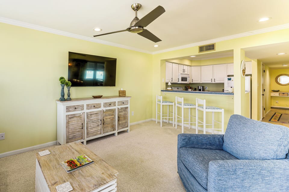 Living Room | Free WiFi | Smart TV
