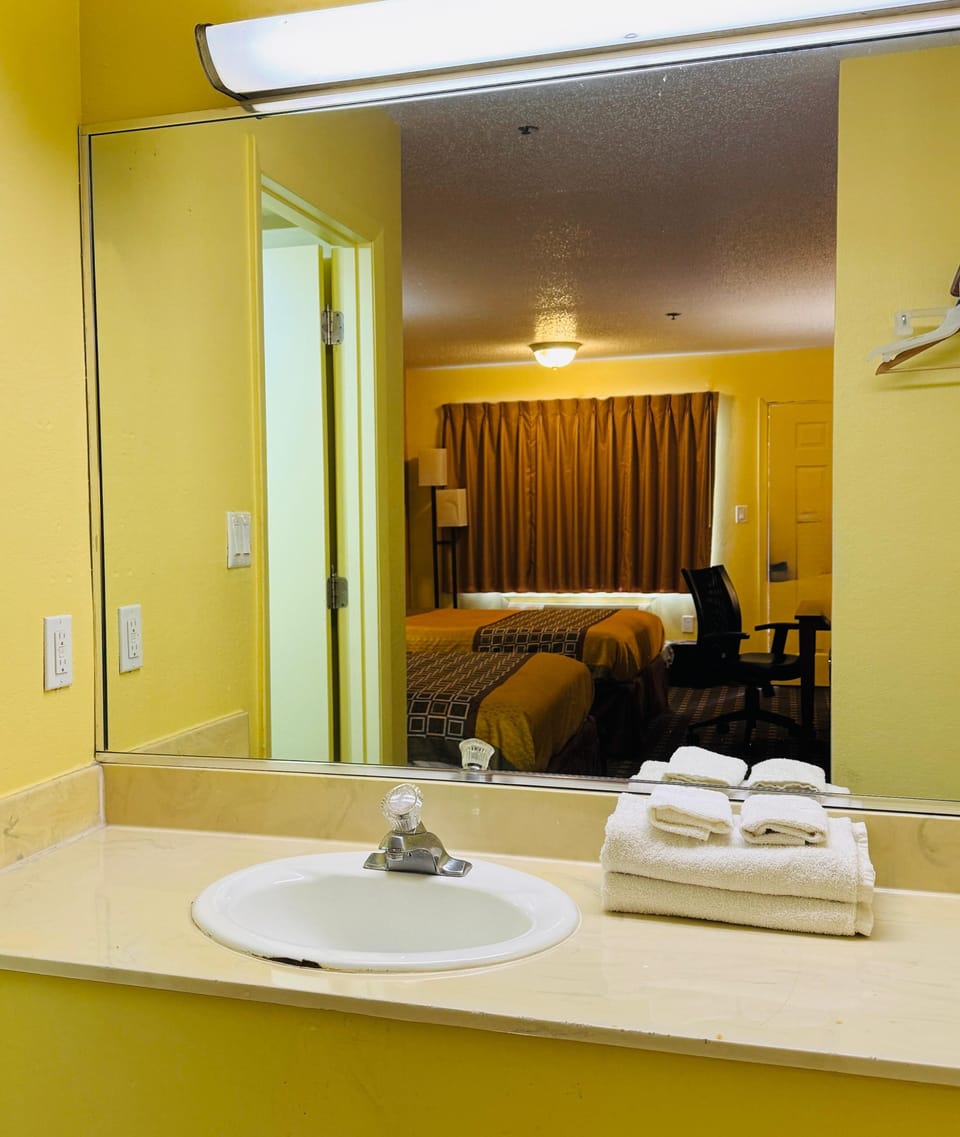 Bathroom sink