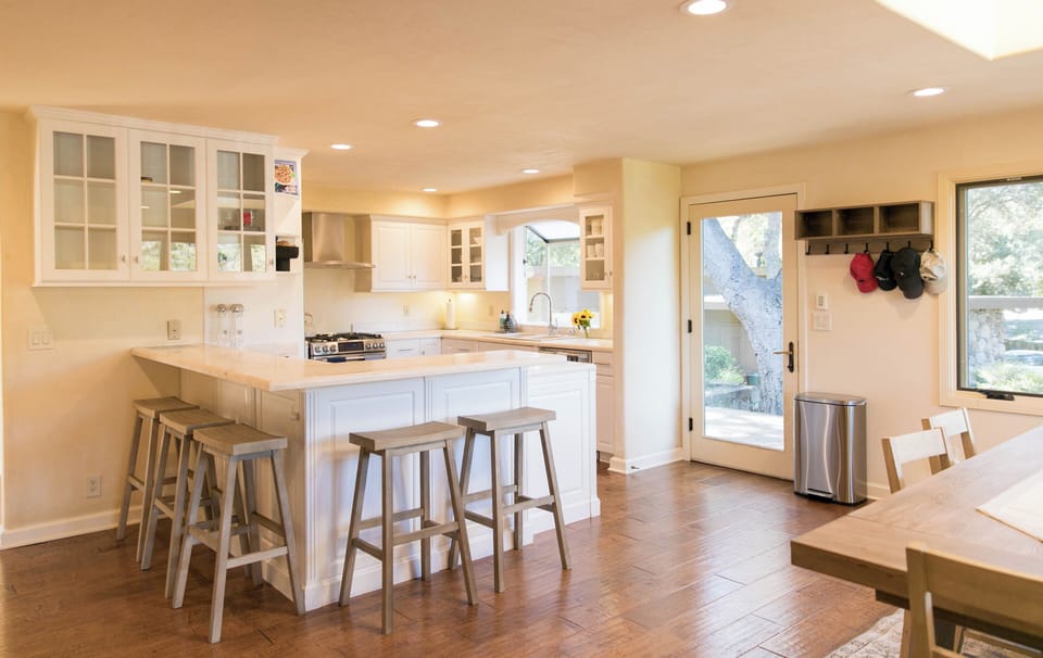 Kitchen and counter seating