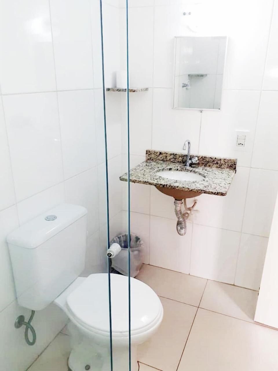 Shower, free toiletries, towels