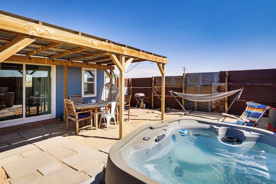Private Backyard | Hot Tub