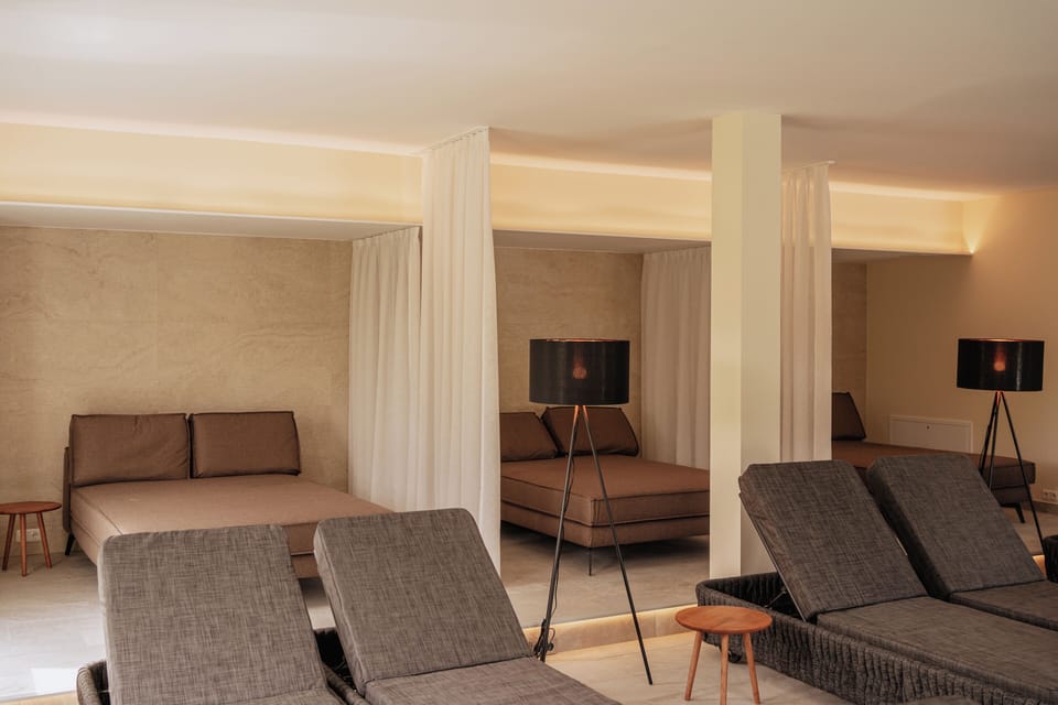 Sauna, hot tub, steam room, body treatments, hot stone massages