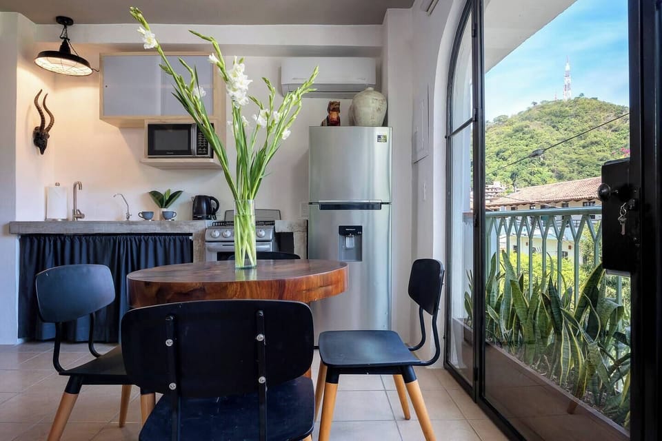 Deluxe Apartment, 1 Bedroom, Mountain View | Private kitchen | Coffee/tea maker, dining tables
